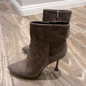 Vince Camuto NEW Pitonnda Suede Heeled Leather Bootie Taupe Size 10